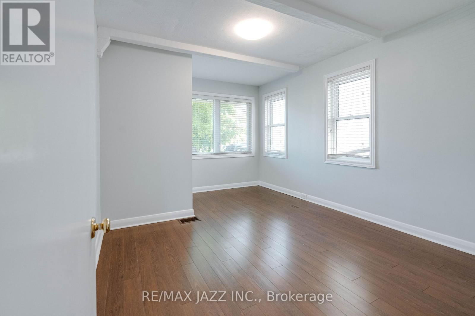 228 GIBBONS STREET Image 8