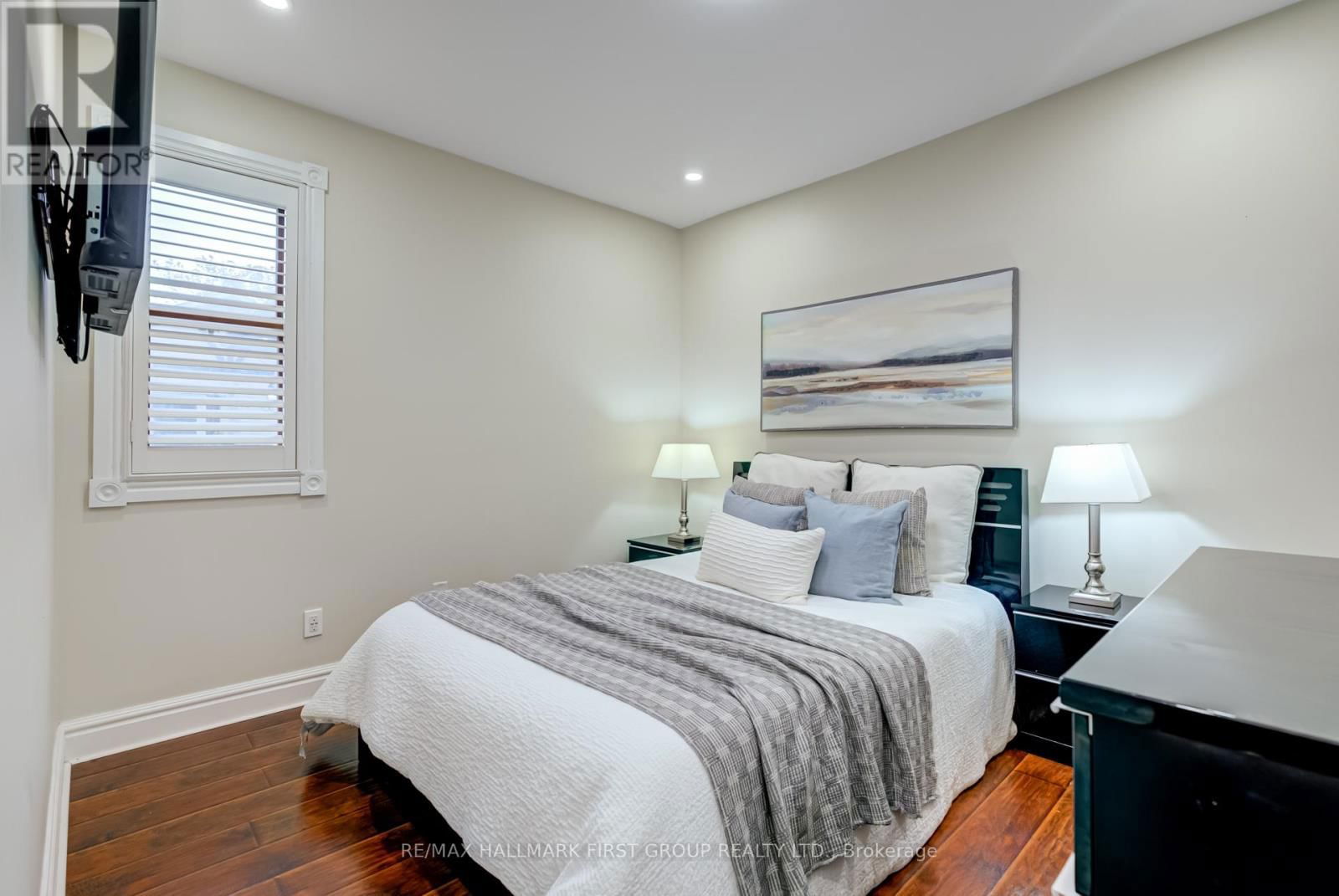 87 ELGIN STREET Image 16