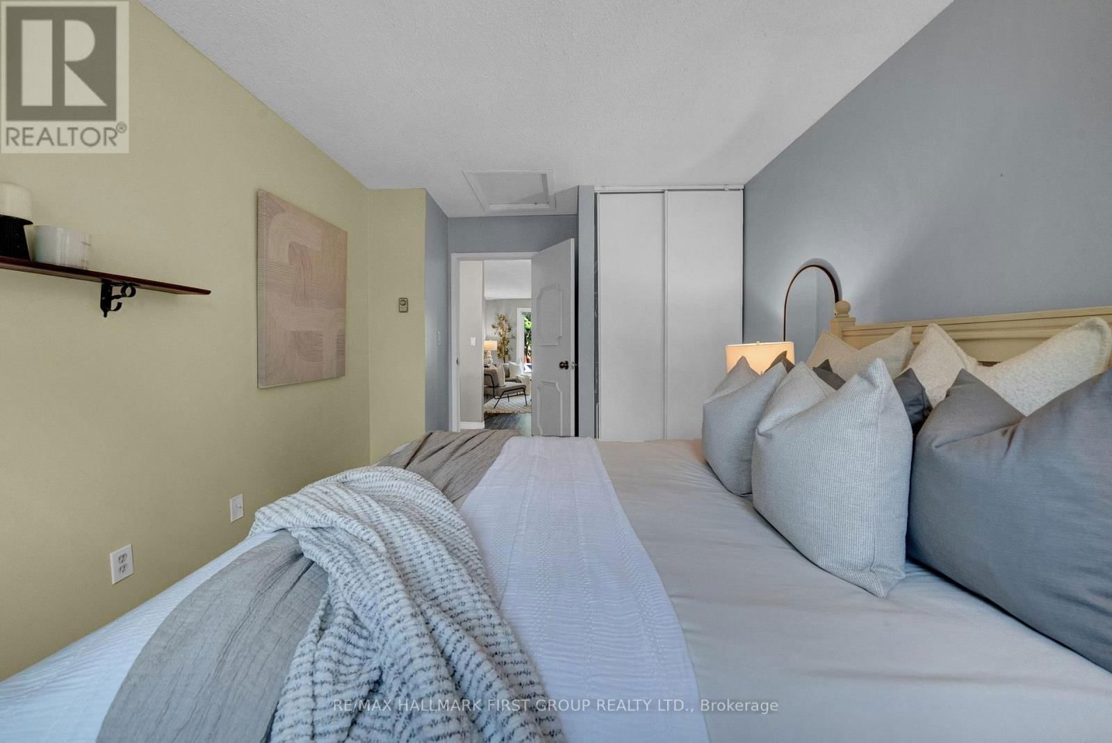 747 CRICKLEWOOD DRIVE Image 22