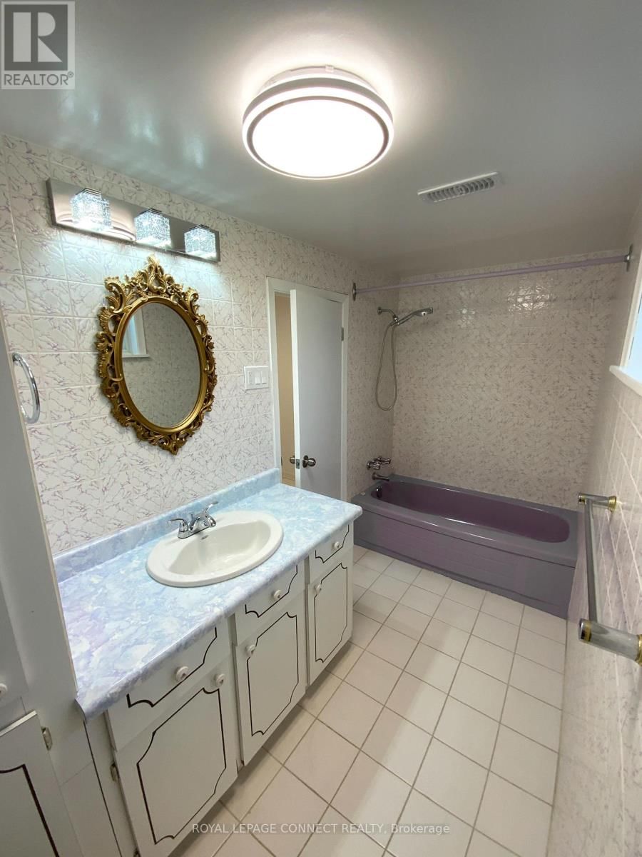 Bsmt - 179 BENJAMIN BOULEVARD Image 9