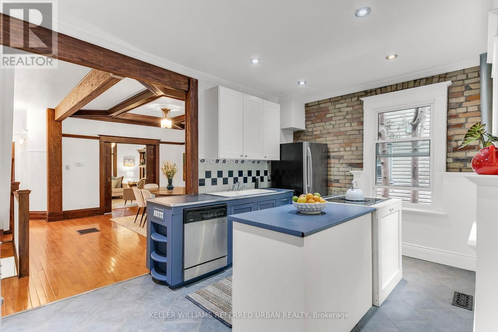 204 ASHDALE AVENUE Image 19