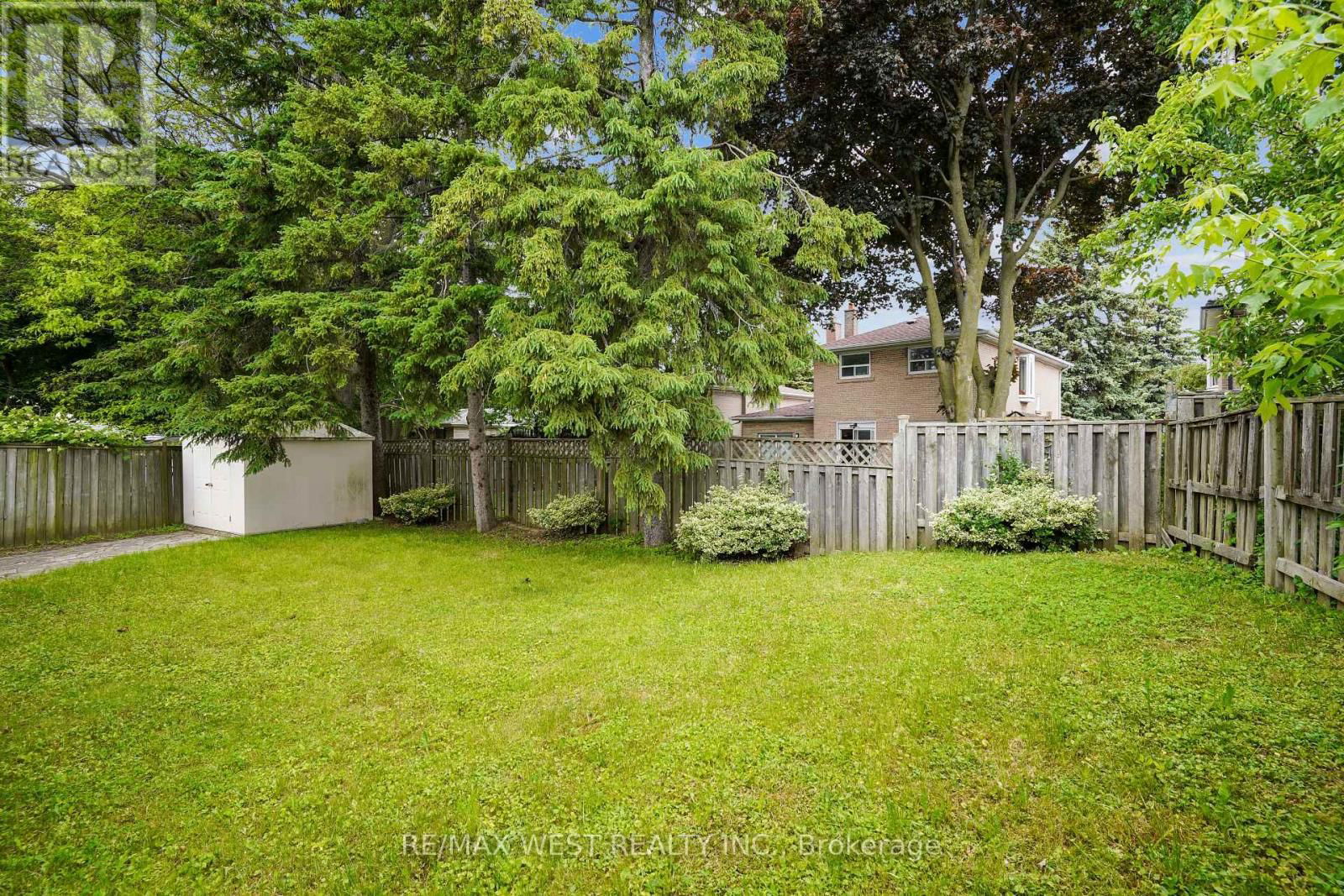 90 MERKLEY SQUARE Image 15