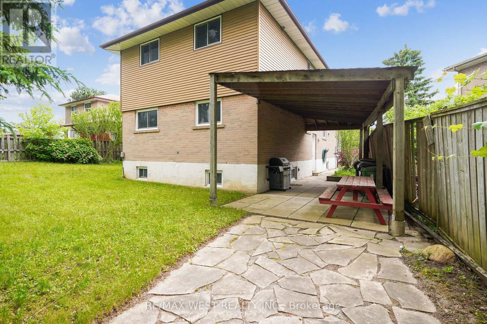 90 MERKLEY SQUARE Image 16