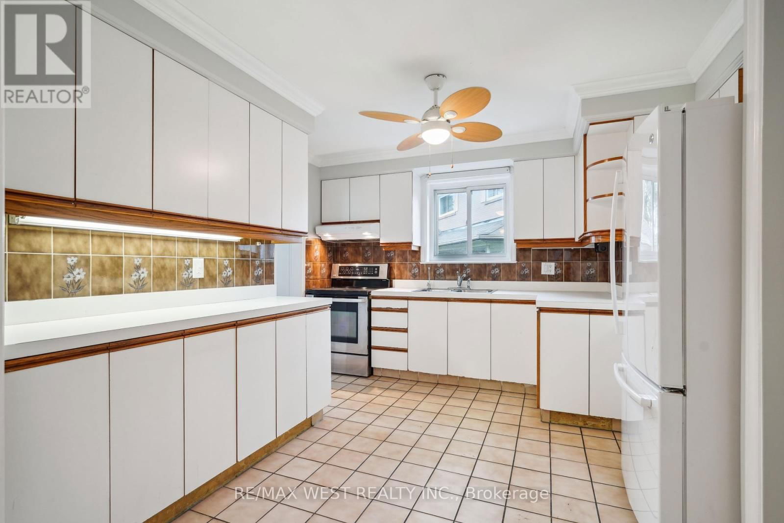 90 MERKLEY SQUARE Image 3
