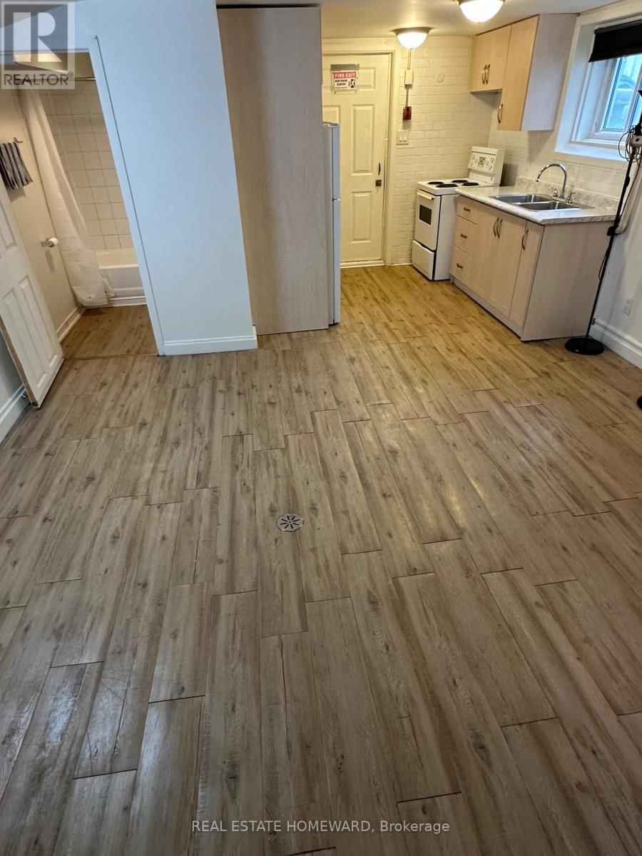 6 - 44 PHARMACY AVENUE Image 3