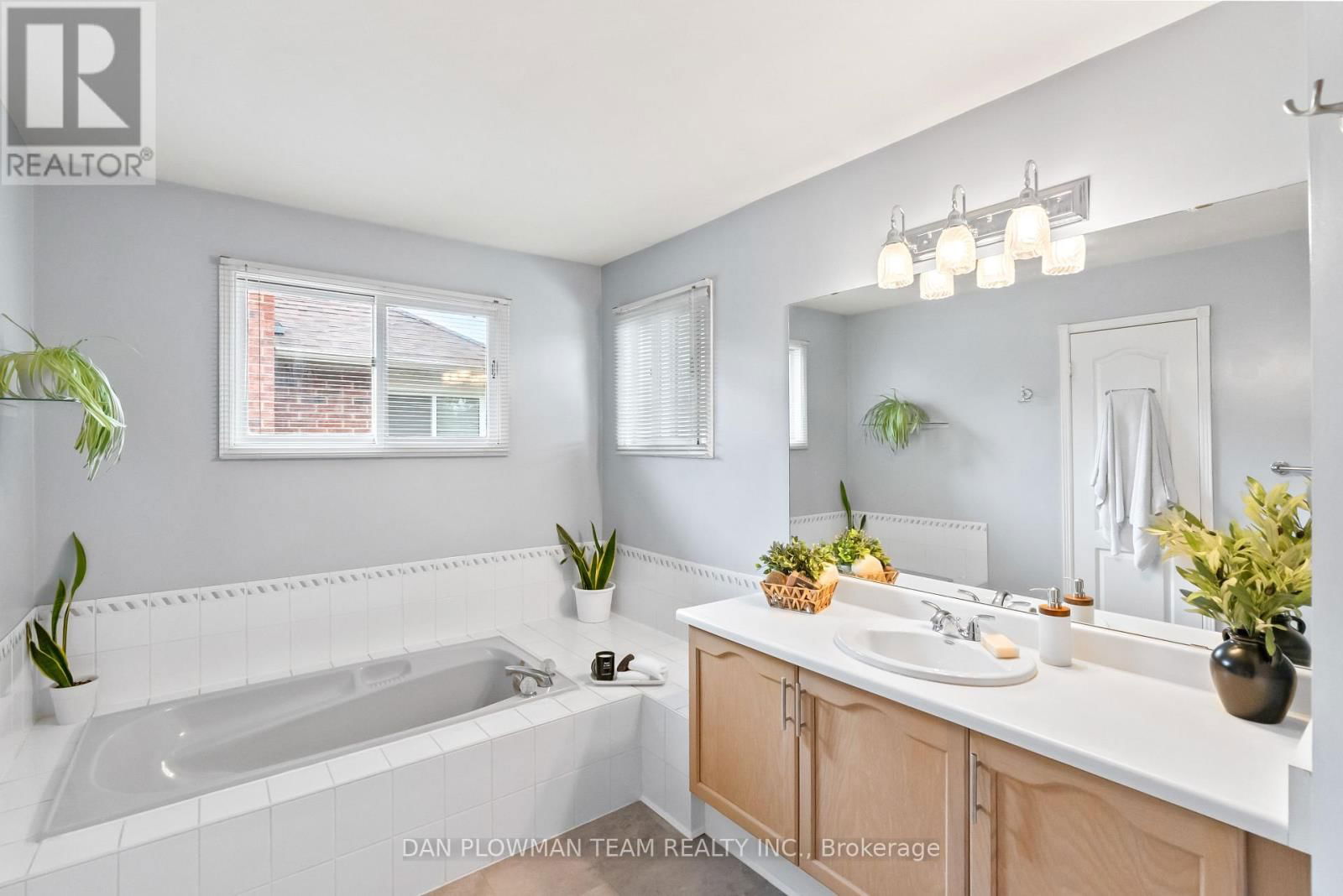 14 ERICKSON DRIVE Image 19