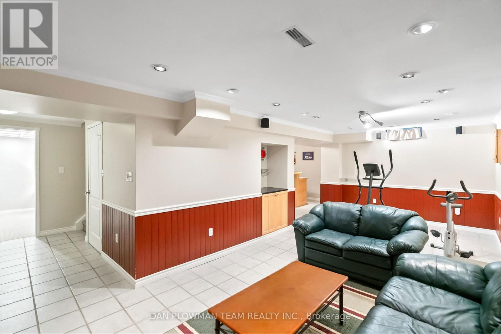 14 ERICKSON DRIVE Image 29