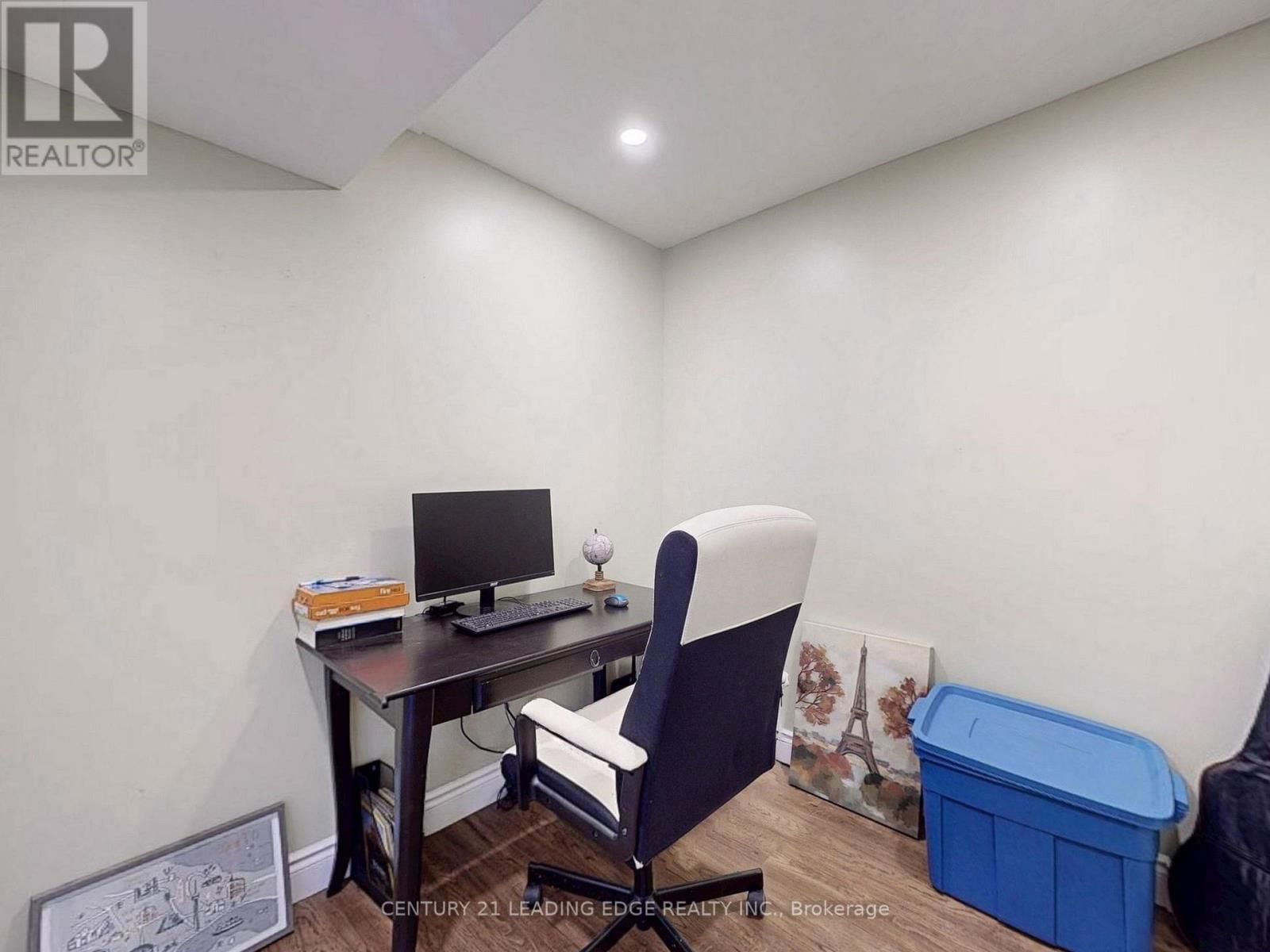 In Between - 61 GARDEN STREET Image 18