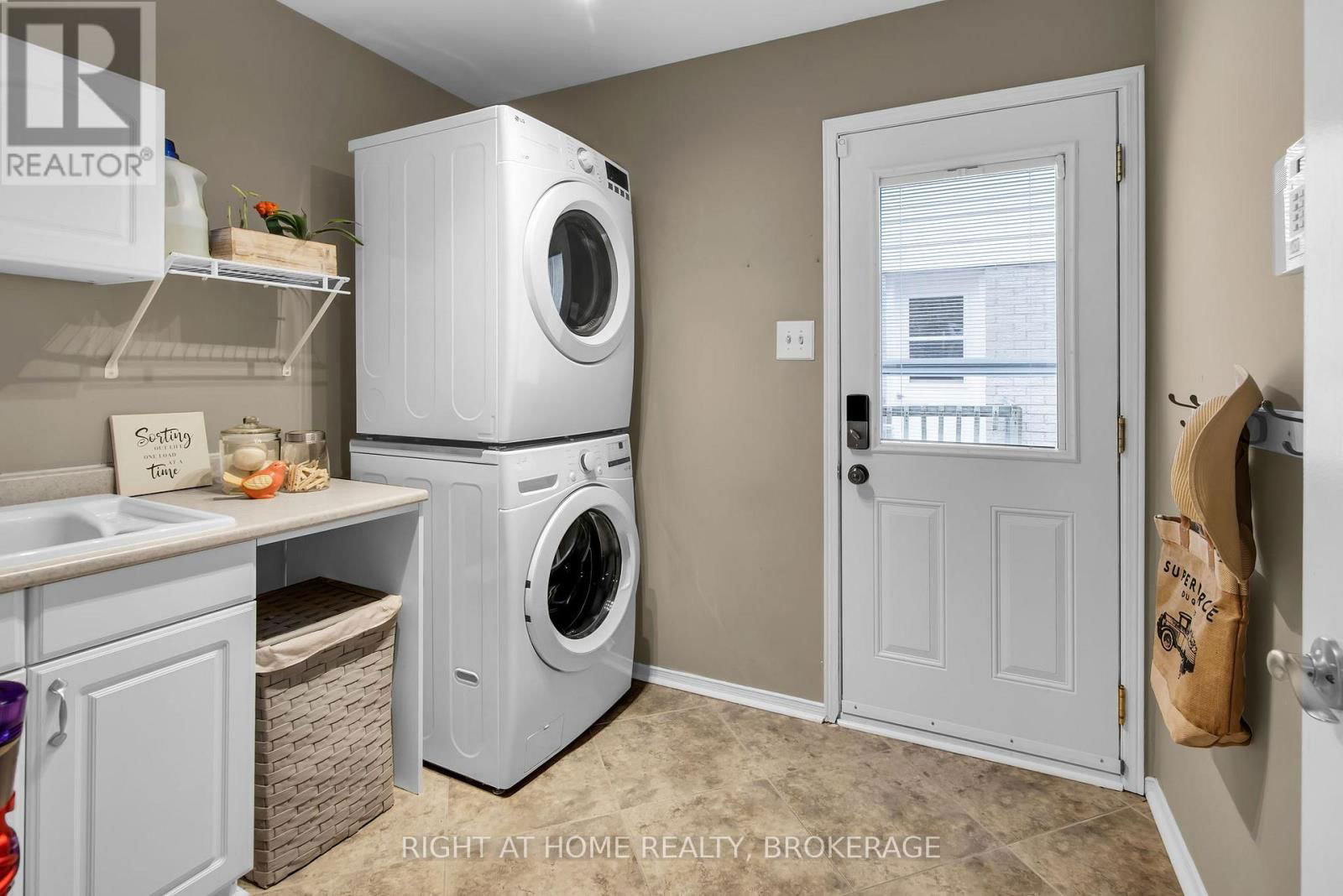 10 ENNISCLARE PLACE Image 27