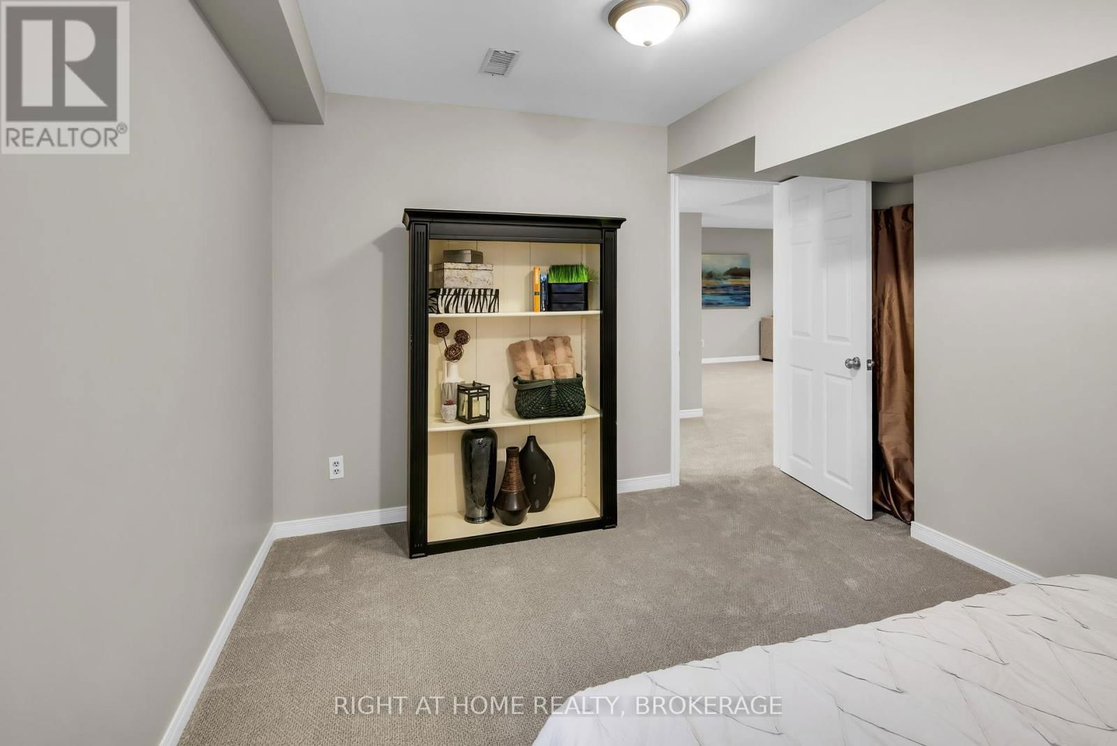 10 ENNISCLARE PLACE Image 35