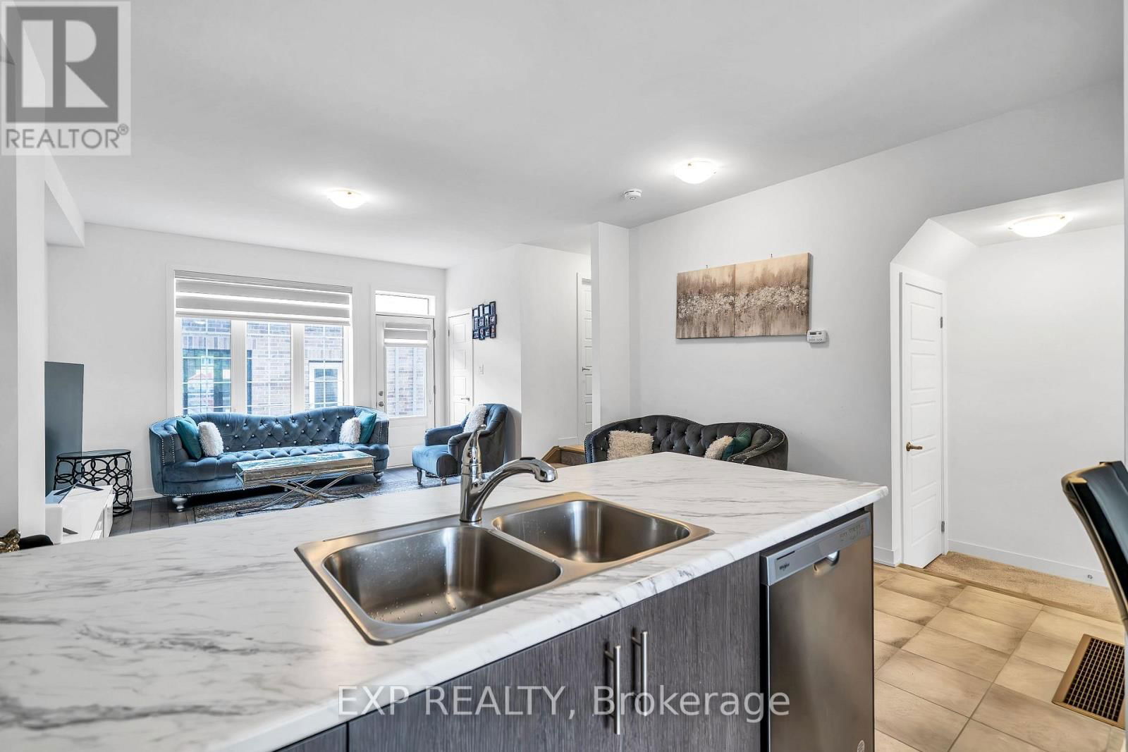 7 SELFRIDGE WAY Image 11