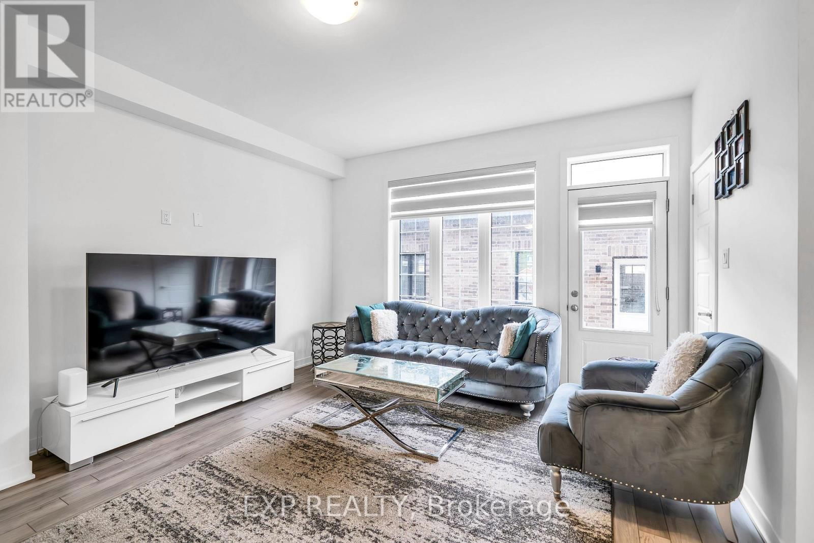 7 SELFRIDGE WAY Image 12
