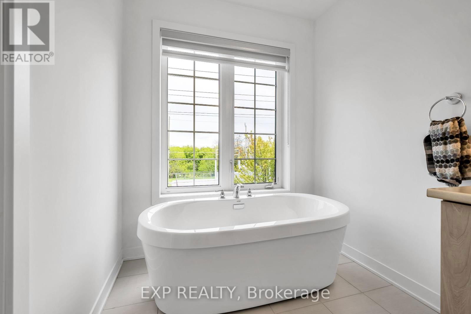 7 SELFRIDGE WAY Image 33