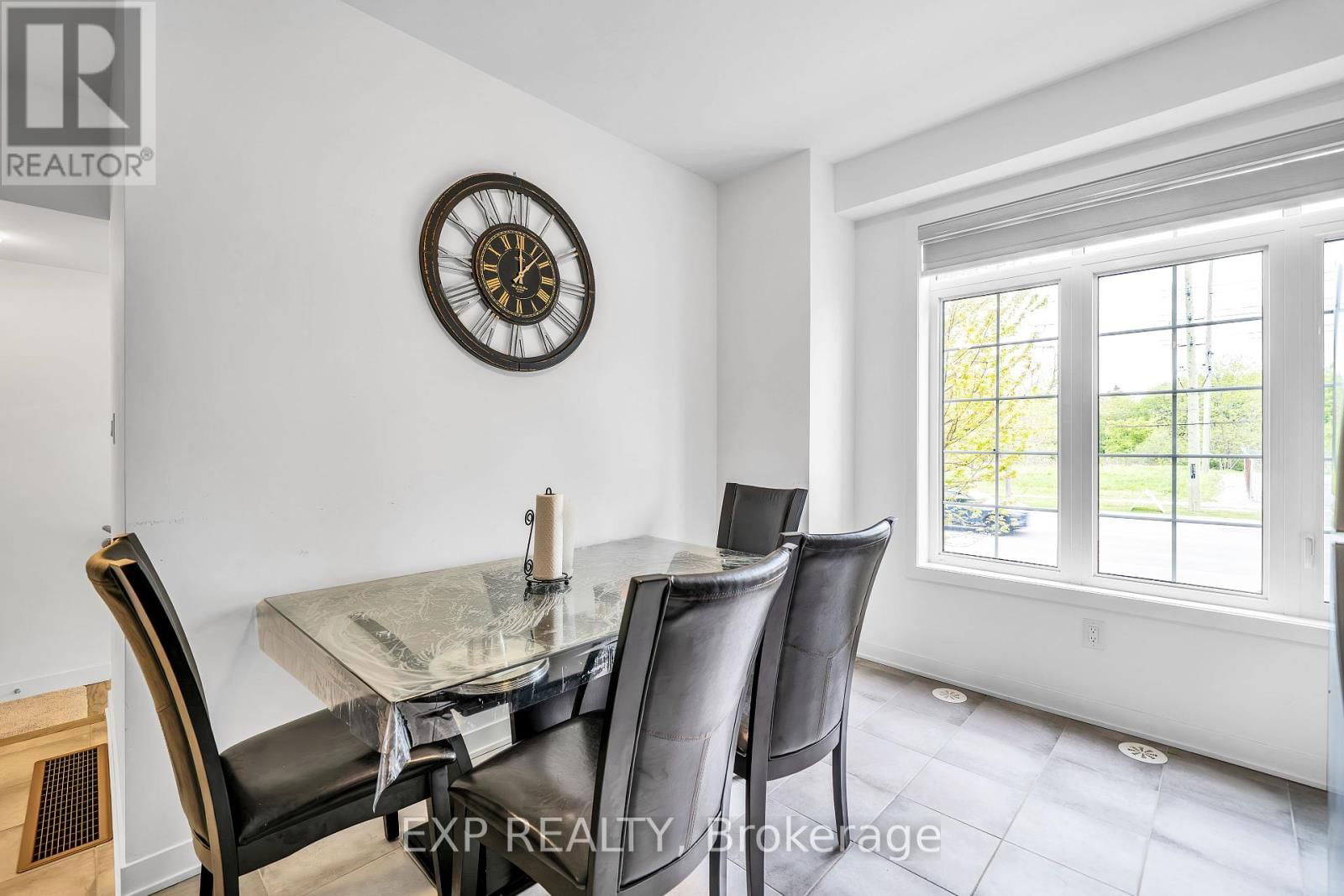 7 SELFRIDGE WAY Image 8