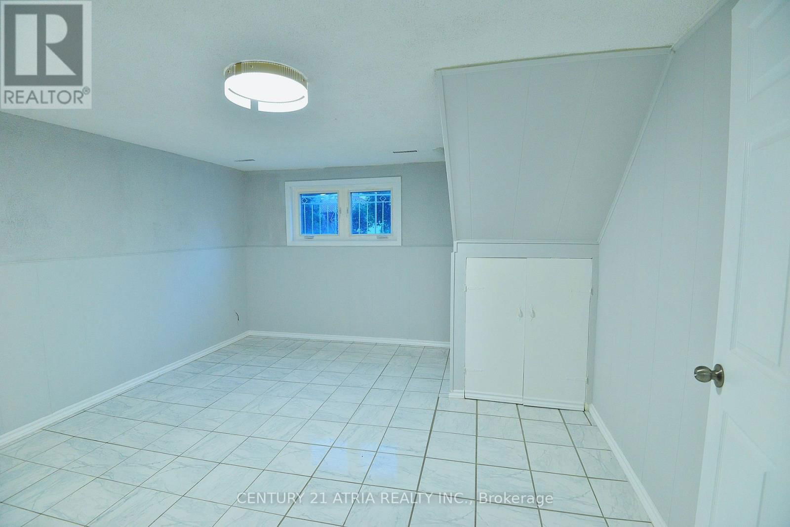 3 SILVERTIP CRESCENT Image 23