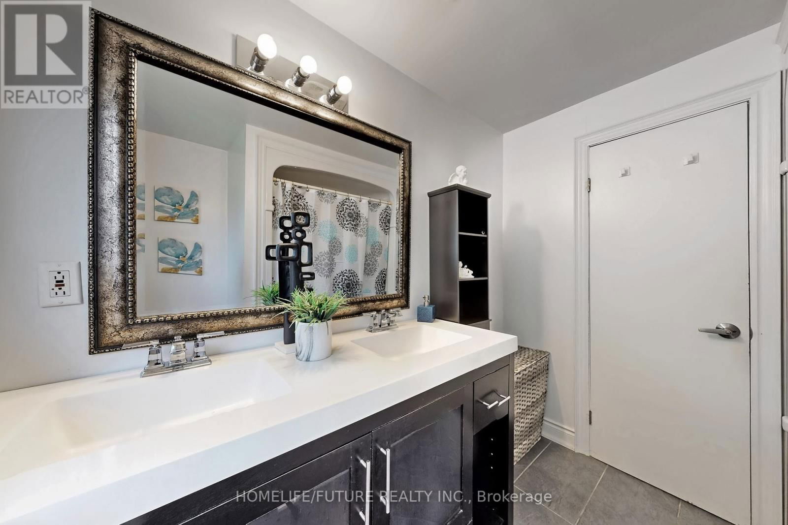 243 ACADIA DRIVE Image 20