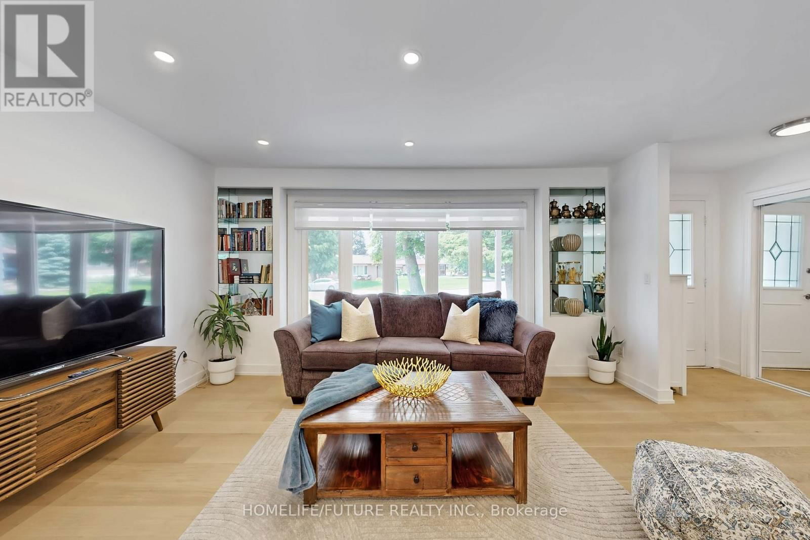 243 ACADIA DRIVE Image 3