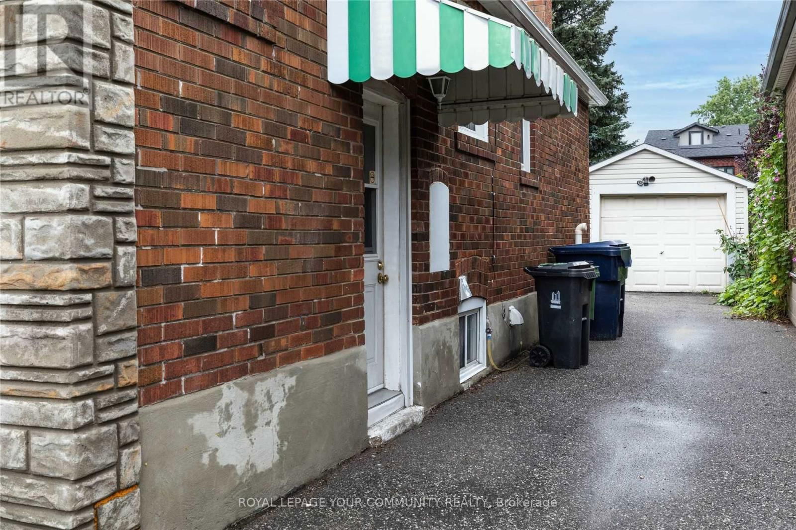 Lower - 1370 WOODBINE AVENUE Image 12