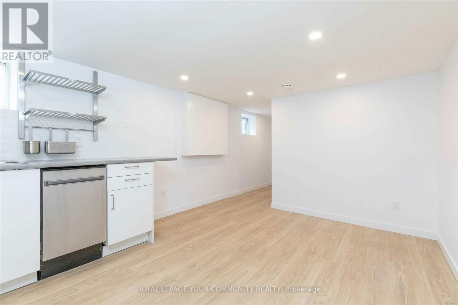 Lower - 1370 WOODBINE AVENUE Image 4