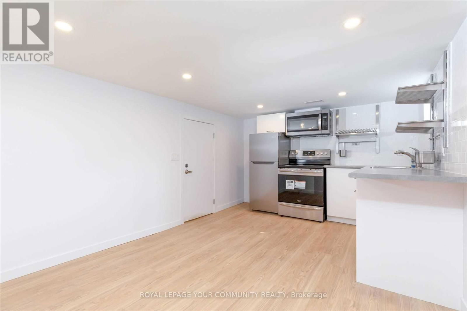 Lower - 1370 WOODBINE AVENUE Image 5