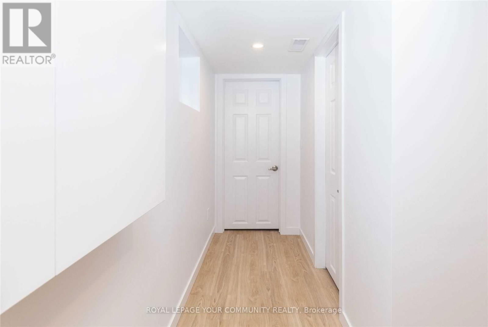 Lower - 1370 WOODBINE AVENUE Image 9