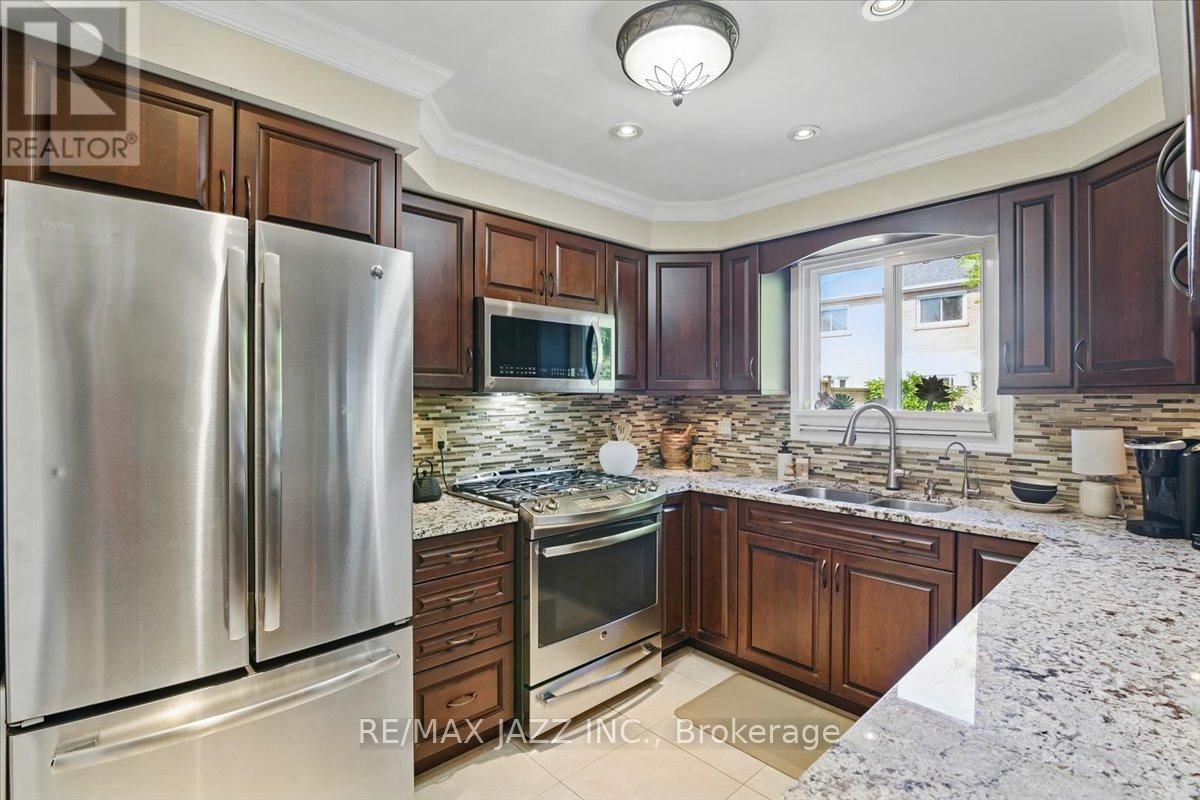 653 COWAN CIRCLE Image 11