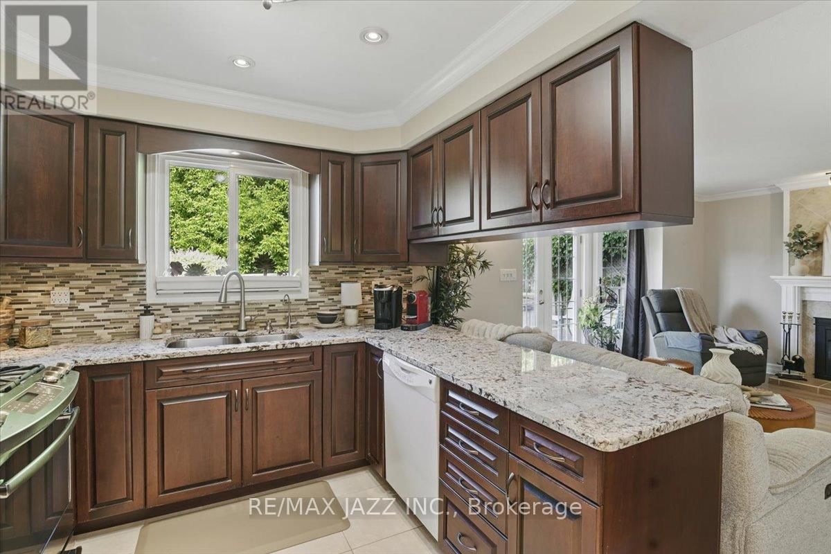 653 COWAN CIRCLE Image 12