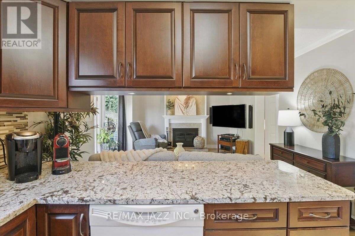 653 COWAN CIRCLE Image 13