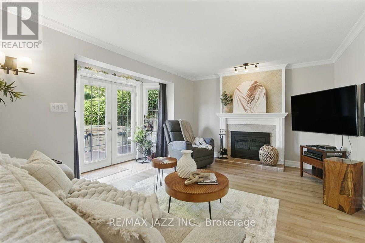 653 COWAN CIRCLE Image 14