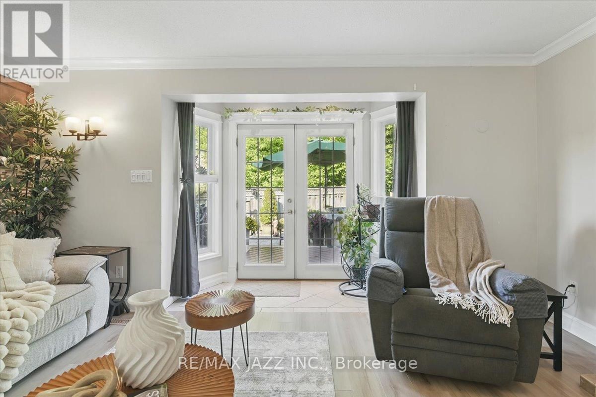 653 COWAN CIRCLE Image 16