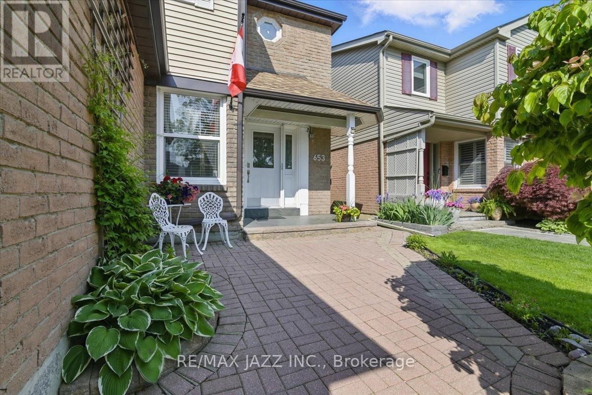 653 COWAN CIRCLE Image 3