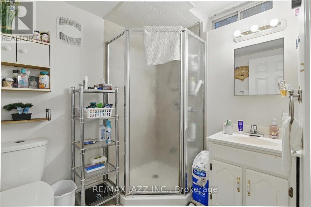 653 COWAN CIRCLE Image 32