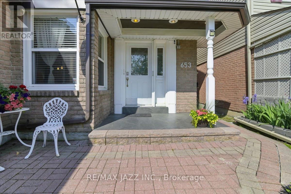653 COWAN CIRCLE Image 4