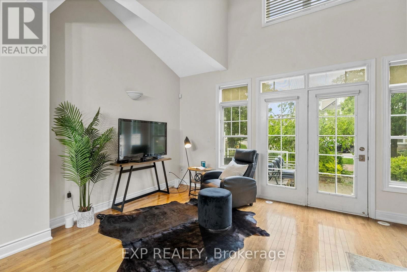 30 - 1295 WHARF STREET Image 13