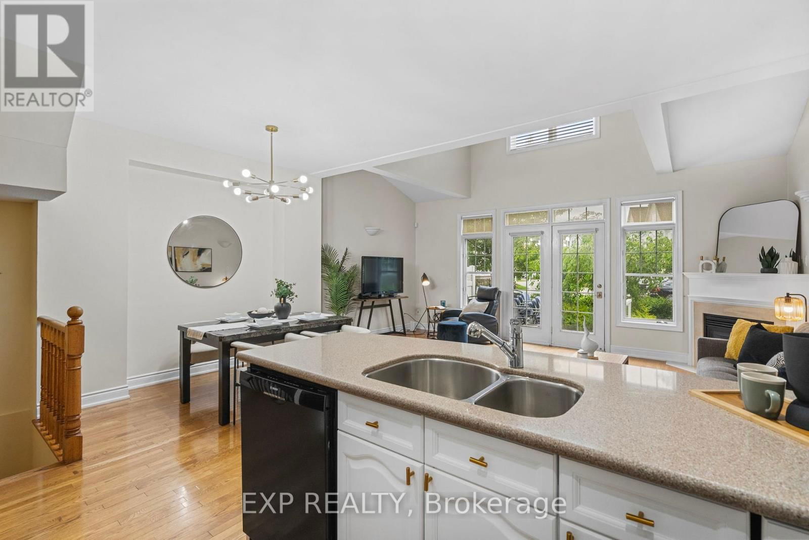 30 - 1295 WHARF STREET Image 15
