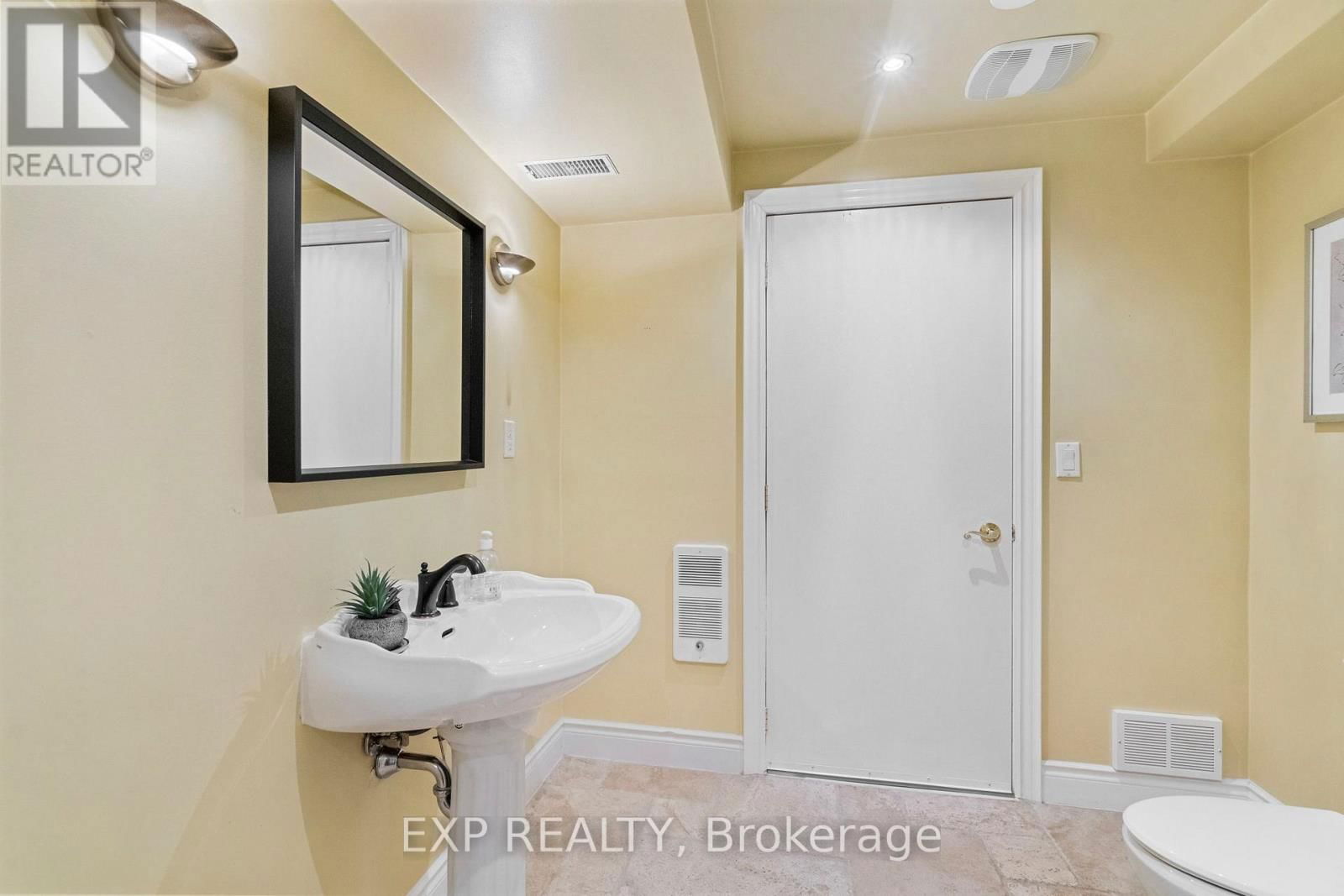 30 - 1295 WHARF STREET Image 35