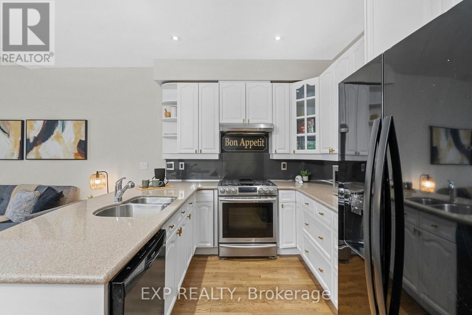 30 - 1295 WHARF STREET Image 7