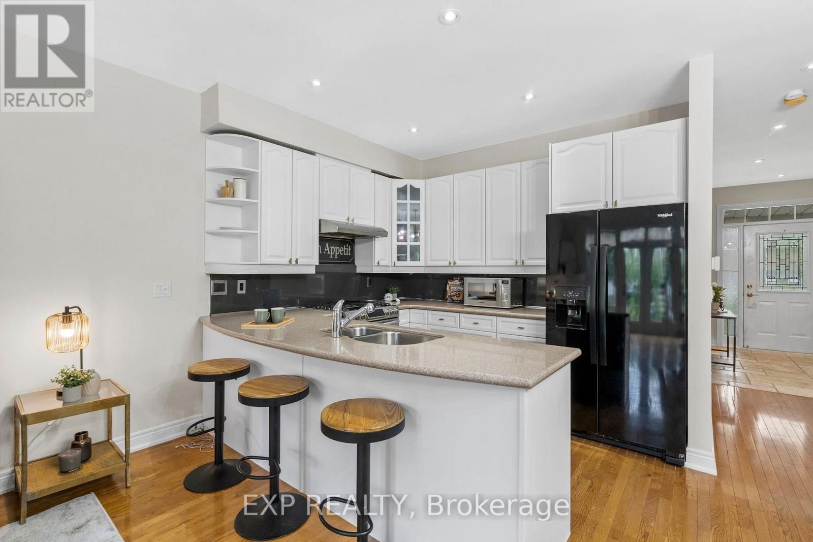 30 - 1295 WHARF STREET Image 9