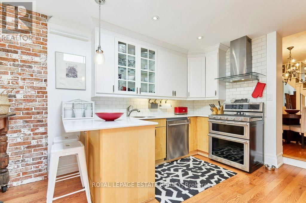 227 SILVER BIRCH AVENUE Image 13