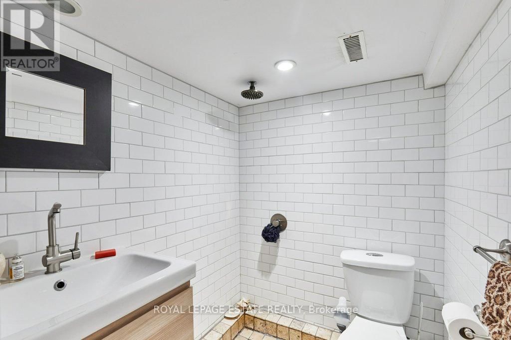 227 SILVER BIRCH AVENUE Image 31