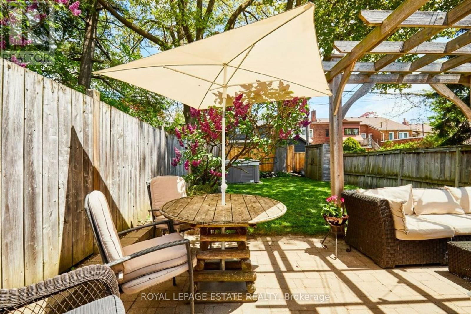 227 SILVER BIRCH AVENUE Image 38