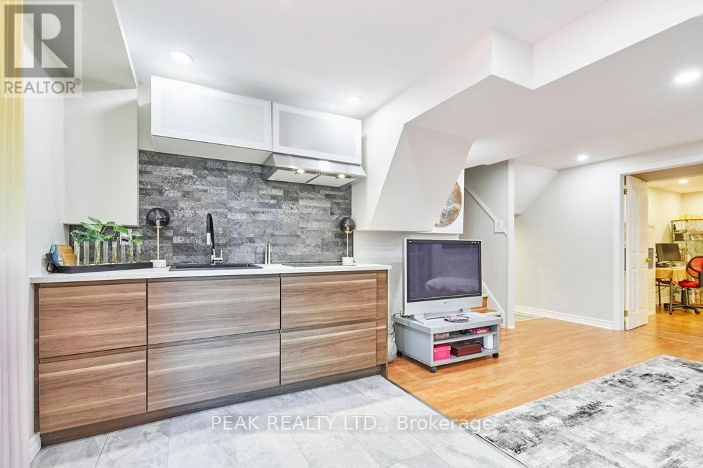 14 MANSFIELD CRESCENT Image 32