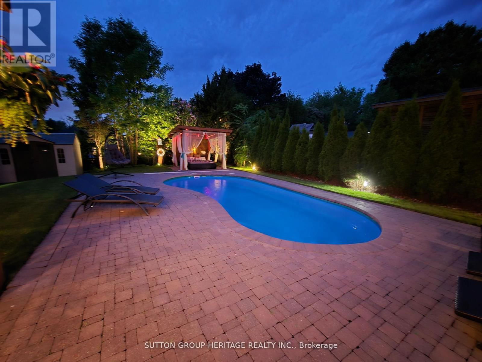 984 RAMBLEBERRY AVENUE Image 11