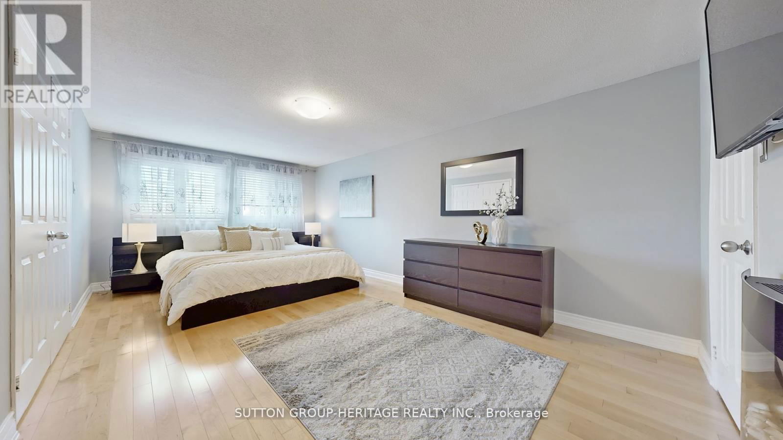 984 RAMBLEBERRY AVENUE Image 29