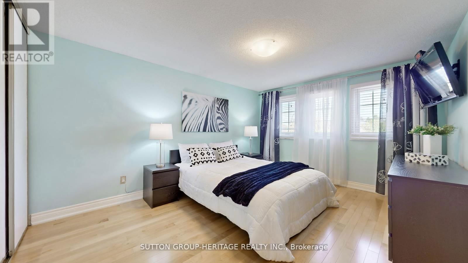 984 RAMBLEBERRY AVENUE Image 32