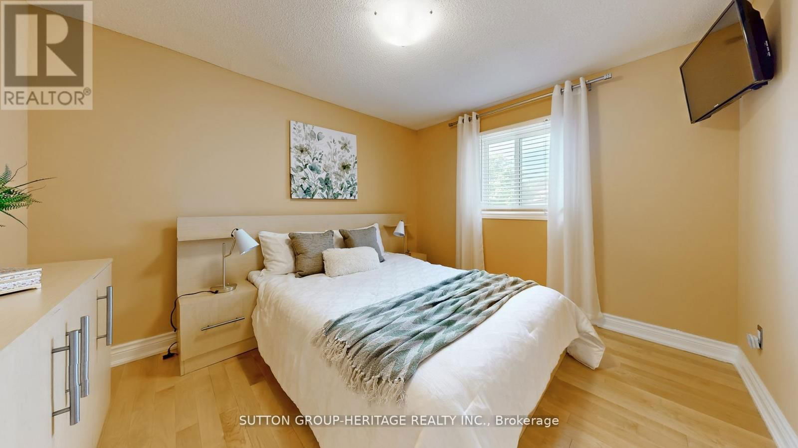 984 RAMBLEBERRY AVENUE Image 33