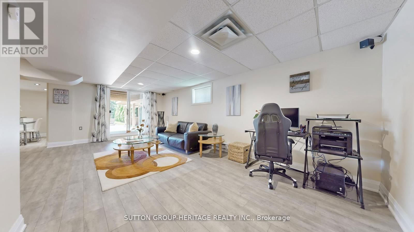 984 RAMBLEBERRY AVENUE Image 37