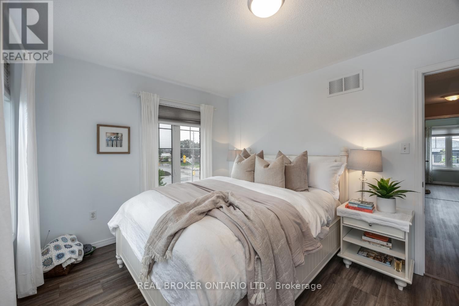 9 - 571 LONGWORTH AVENUE Image 15