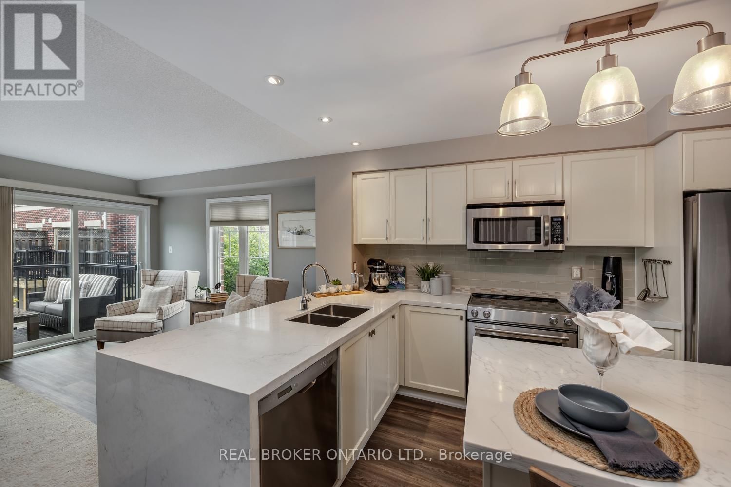 9 - 571 LONGWORTH AVENUE Image 6