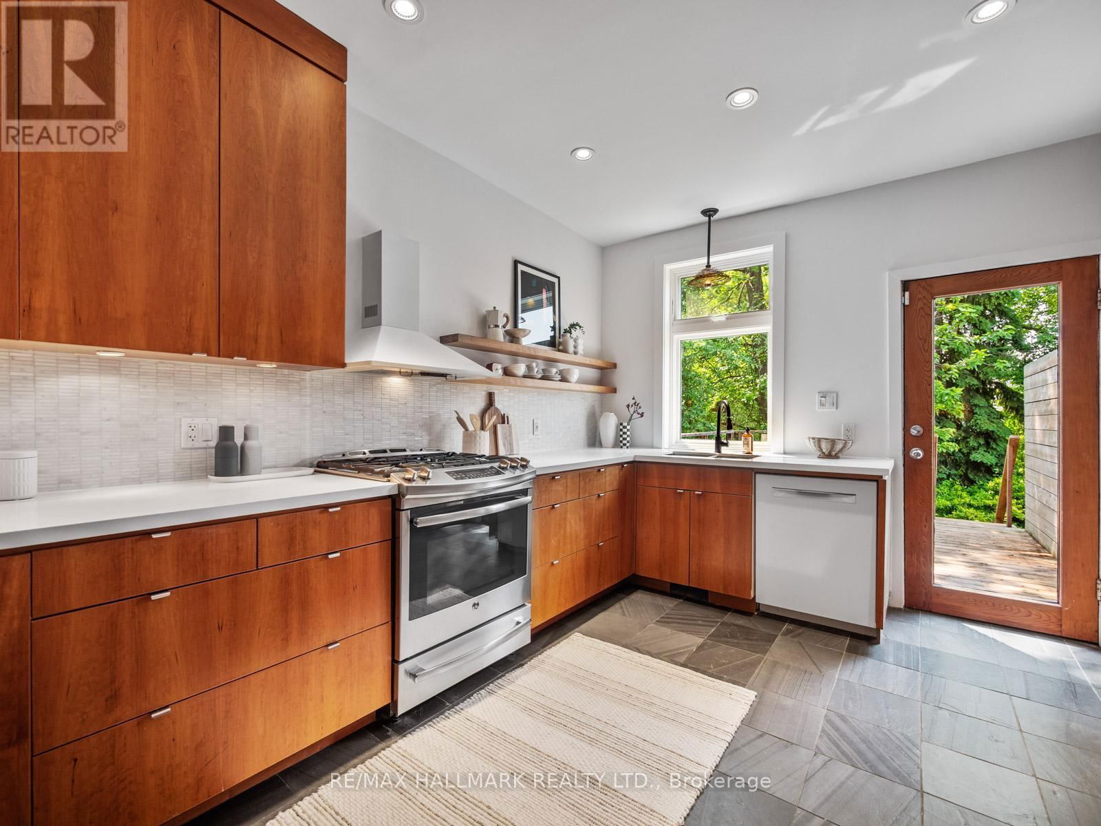 275 WITHROW AVENUE Image 12